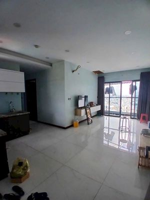Three bedroom C/c Phú Thạnh-Nguyễn Sơn at 10.5 million a month.