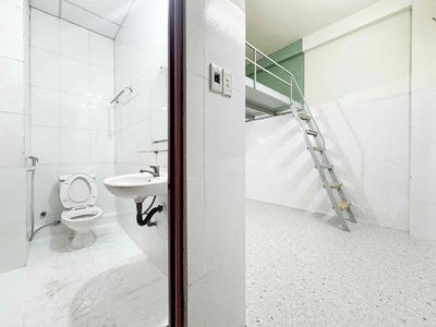 A cheap hotel room just 10 minutes past University of Haflit