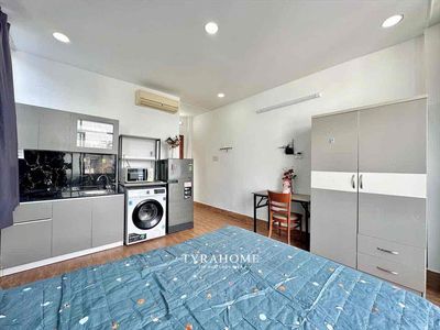 The mini-view apartment, the private washing machine at Phú Nhuận Center.
