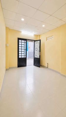 Three rooms near the market hospital.