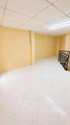 Three rooms near the market hospital.