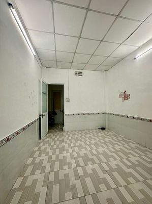 One washing room, air conditioning, kitchen, private toilet, free time.