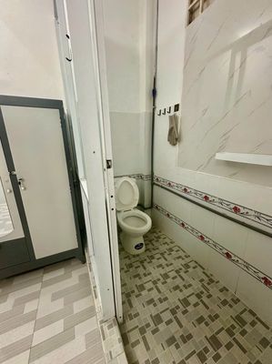 One washing room, air conditioning, kitchen, private toilet, free time.