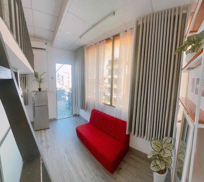 There's open-air balconies in the living room to go to Gtvt University, Hutech.