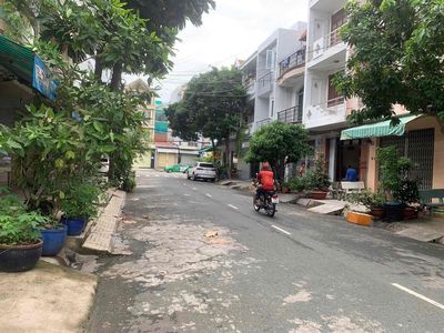 Selling a house on 5 B block. Firefighter 4 x 16 m 3 floors for 15 million.