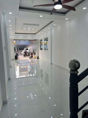 Hire Nguyễn Oanh Cash House