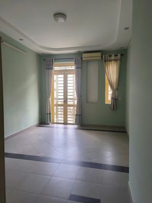 Rent a car alley - near the Watto tree market - the king's flower, Bình Thạnh
