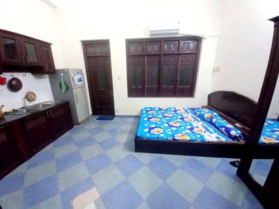 The low-priced ground room in Central Mountain: Four and a half million, 30 meters, not shared.
