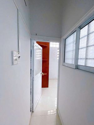 The student room is cheap near the school.