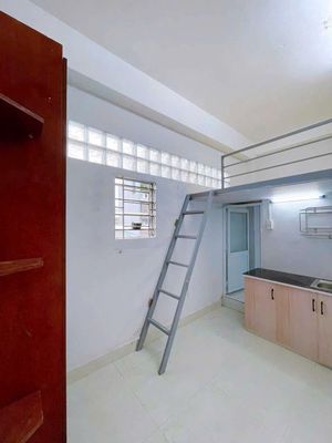 The student room is cheap near the school.