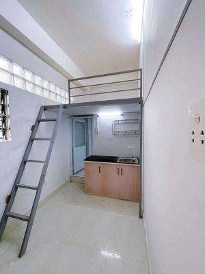 The student room is cheap near the school.