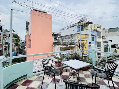 Rent a two-size balcony suite near the Blue Bth.