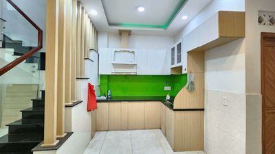 Galamanders bordered near the south-long, four bedrooms, truck tracks, basic interiors.