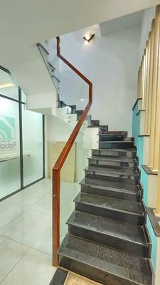 Galamanders bordered near the south-long, four bedrooms, truck tracks, basic interiors.