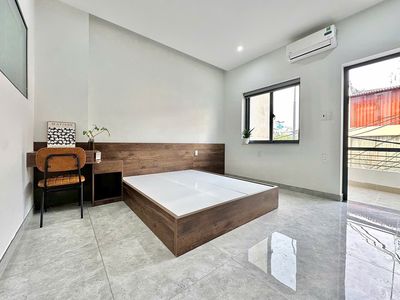 Open the apartment. One bedroom with a Tân Bình balcony.