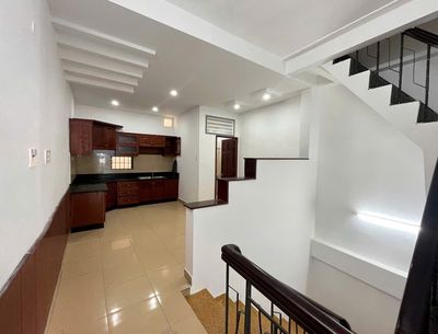 Cash 466 Lạc Long Quân District 11 4 x 16 m 4 L 6 bedroom 30 million