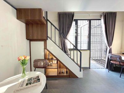 His flat is open and open at the University of Panthetics, Emart pvt