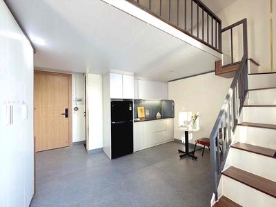 His flat is open and open at the University of Panthetics, Emart pvt