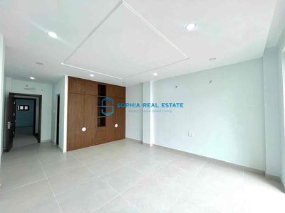 The front house is 4 x 20 meters, 3th floor 5 bedroom, freshly lit.