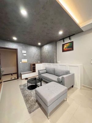 The top apartment is a bedroom. A bathroom of 57 meters. Just 16 million Botanica Premier.