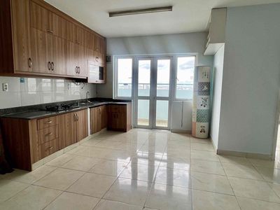 It's a three-room contract for the same Tân Hương Tower, two basic interior toilets.