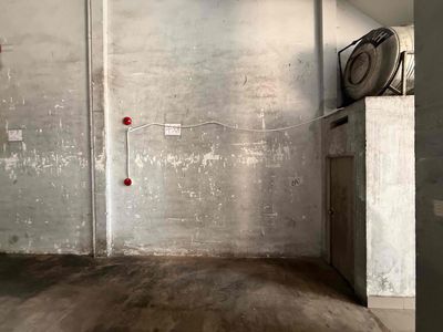 An Dương Vương cash vault (2 story) 360 m2: It's 60 million a month.