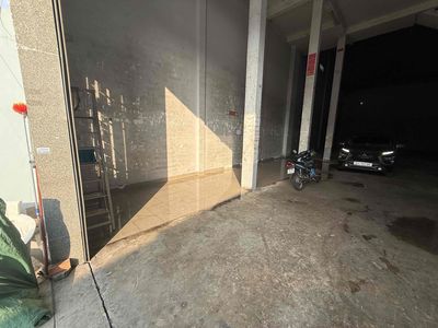 An Dương Vương cash vault (2 story) 360 m2: It's 60 million a month.