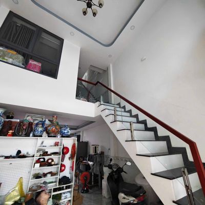 Four-and-a-half feet, Lý Nam Đế front, District 11. Three floors, three bedrooms, three toilets.