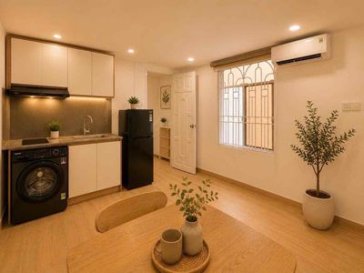 Tell Zhang the new house, a 35-foot balcony bedroom. Right down by 4 blue rows.