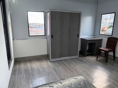 The LQTM, near the University of Industrial College, the full interior, has a big balcony.