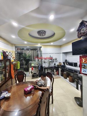 Rent a Nguyễn Hữu Dật truckhouse, Tân Phú, Ho Chi Minh City.