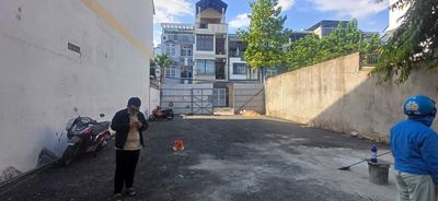 Let's get 200 M2-750, square, Thủ Đức - close to pm