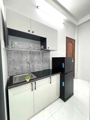 The middle apartment is two balcony bedrooms near Bến Thành, University of Lotus, Cent Lang.