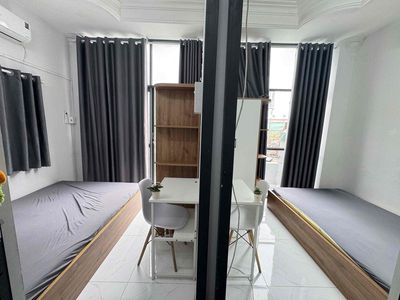 The middle apartment is two balcony bedrooms near Bến Thành, University of Lotus, Cent Lang.