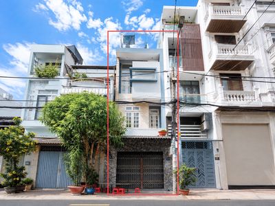 Rent a cash house in the Lebanese area, suitable to start a company, two floors clean.