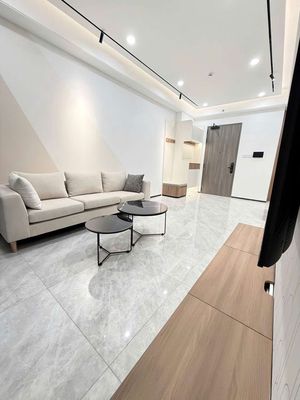 Hire up The Aurora pmh, District 7. The new house is 100%, two bedrooms, Full. Only 25 million.
