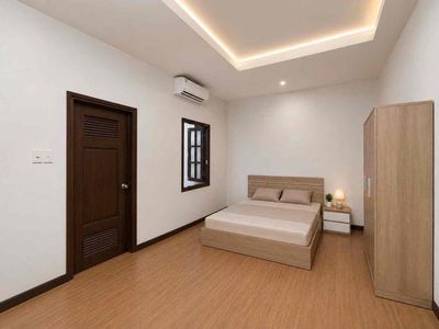 It's the owner who rents the apartment in Bình Thạnh.
