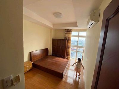 The Republic penthouses Plaza 145 feet. Four bedrooms. One guest, one kitchen.