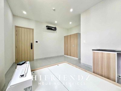 The balcony studio is a super open bedroom, private washing machine, close interior.
