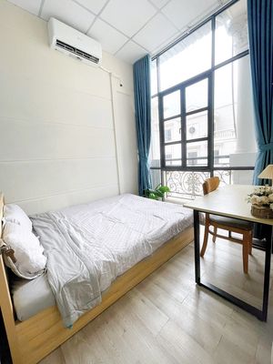 A full interior comfort room, super open balcony, open window