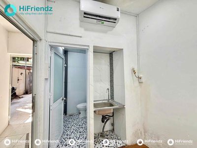 The studio is a low-priced interior near the Tân Bình Zqlit.