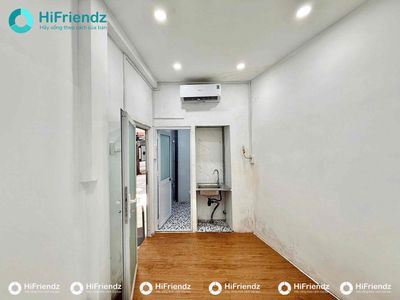The studio is a low-priced interior near the Tân Bình Zqlit.