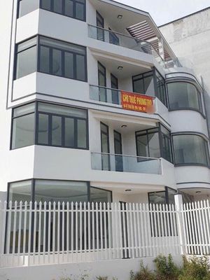 Rent a clear-and-wide balcony room.