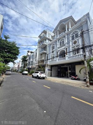Rent a Lê Sao-Tân Phú Building. This is 12 x 20/3rd floor. It's only 80 million.