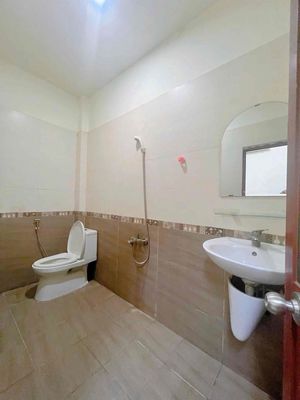 The interior room is near the University of Celebrity, the building.