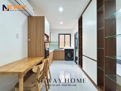 The apartment is a high-end bedroom, Full interior right here in the Great Hall, sky window.