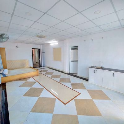 Four-and-a-half million, Super Wide Room, Super Bowl,