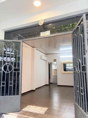 Cause 4*12 Phan Đăng Lưu, Phú Nhuận, there's a wide courtyard of 1 million l