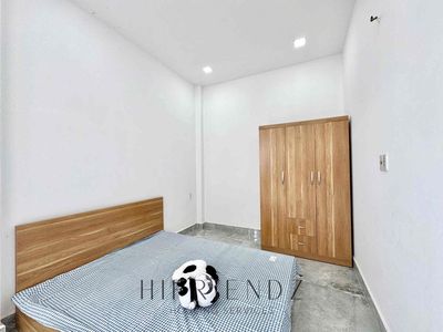 The new apartment has a window of 30 meters wide near the University of Rose Eagle Constitution.