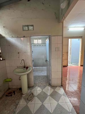 The easy-core owner needs to rent a four-degree. Clean.